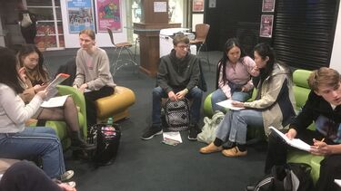 Sino-English Corner members speak together