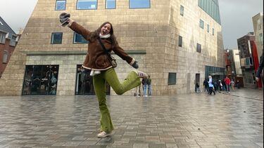 Student in front of Forum in Groningen