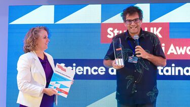 Dr Leonardo Bastos accepting his Study UK Alumni award