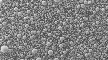 Image of steel powder under the microscope showing individual grains <1mm diameter