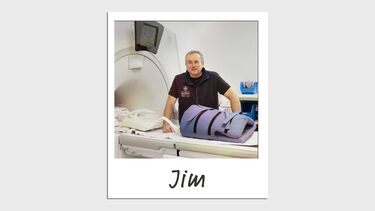 A man stands near an PET/MR machine