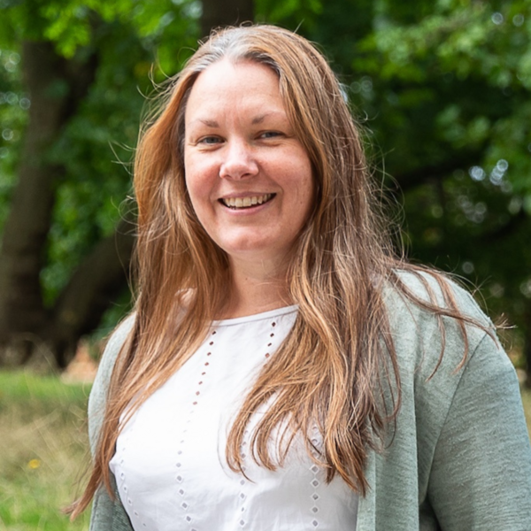 Profile picture of Image of Dr. Helen Hipperson outdoors