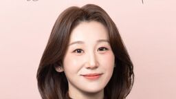 Image of an MBA graduate